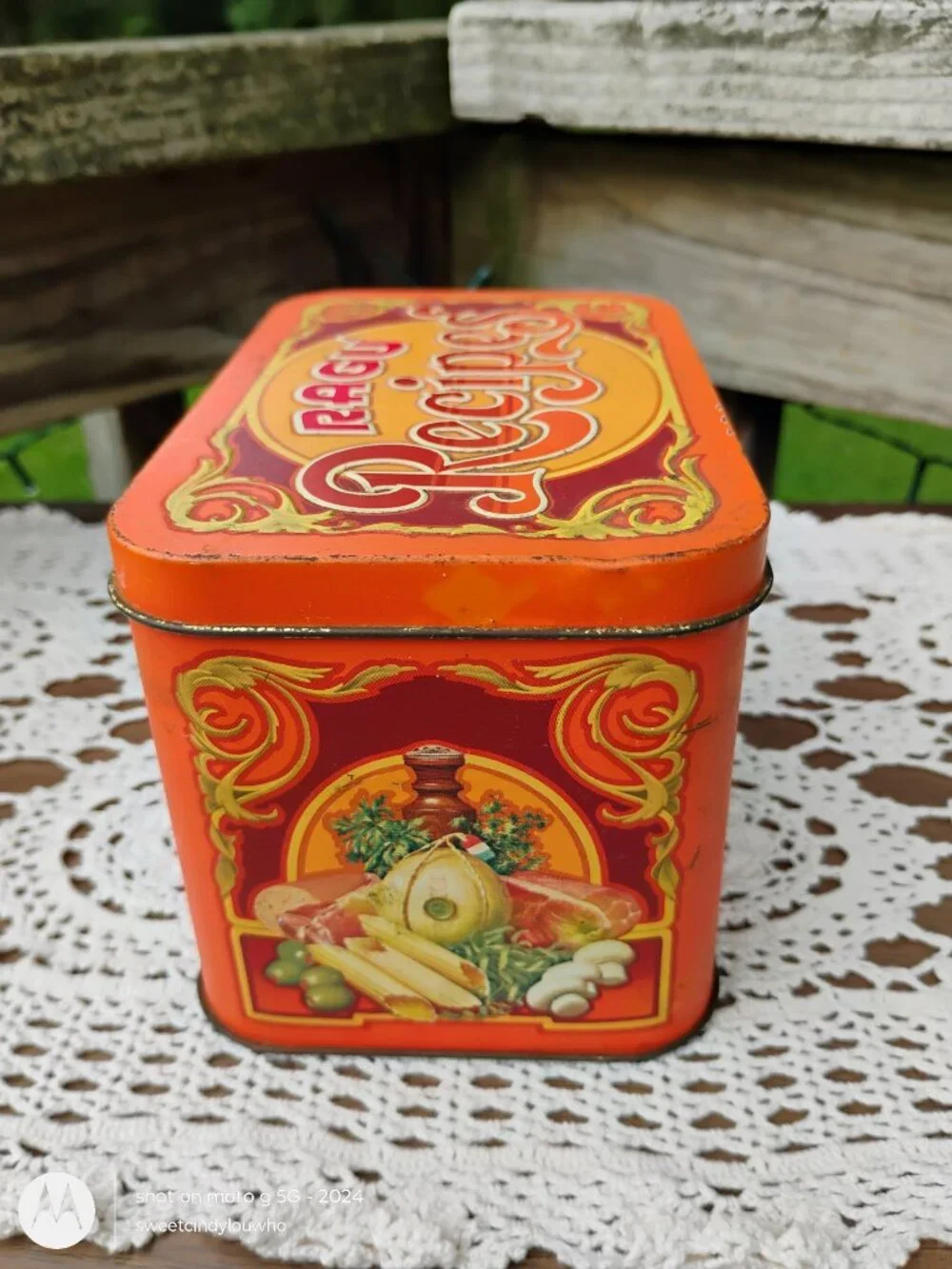 vintage Ragu metal recipe box w recipe contents included 1980s made England